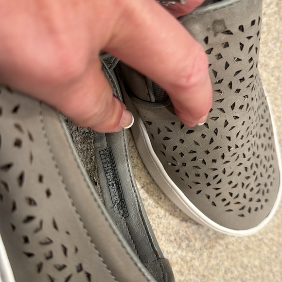 Vionic - Picture 3 of 3